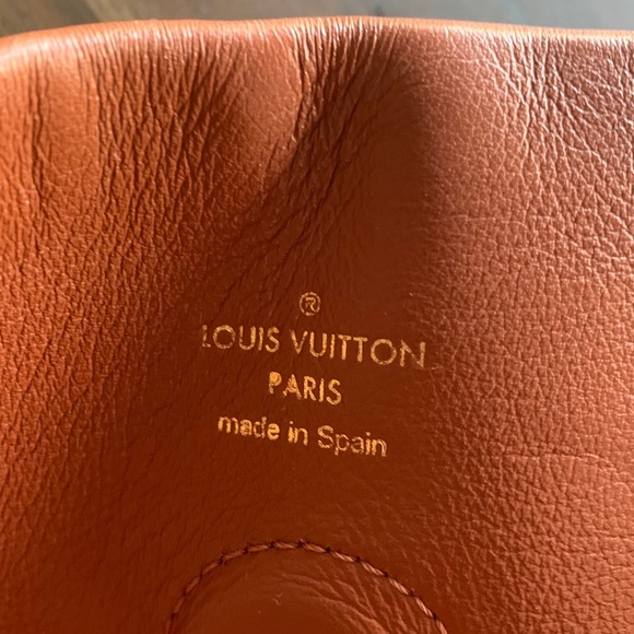 Gently used Louis Vuitton shoulder bag - Picture 3 of 5